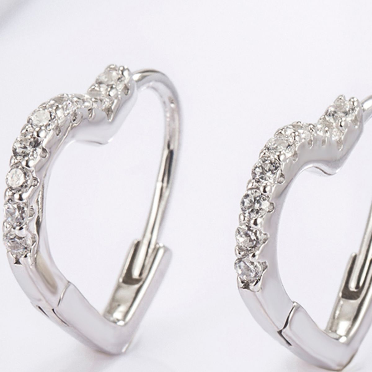 Pendientes de plata de ley 925 con circonitas en forma de corazón