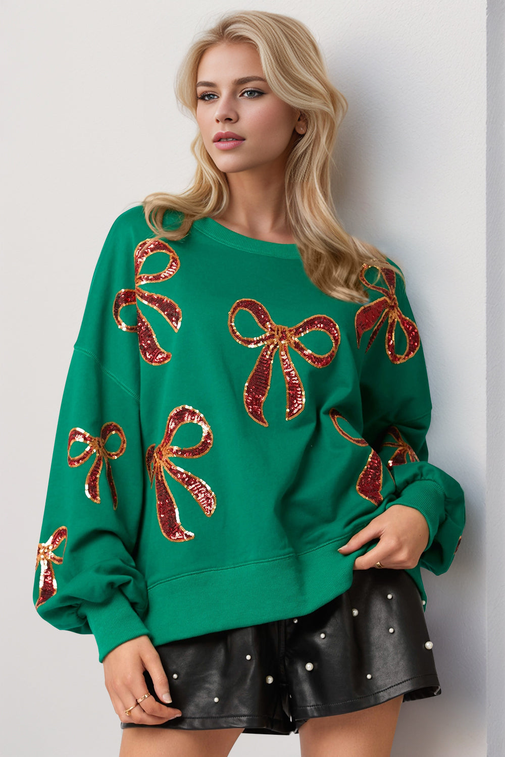 Sweat-shirt de Noël à col rond et épaules tombantes avec nœud à sequins Double Take