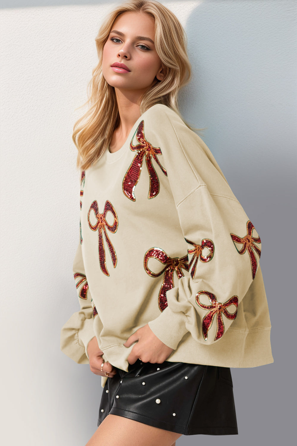 Sweat-shirt de Noël à col rond et épaules tombantes avec nœud à sequins Double Take