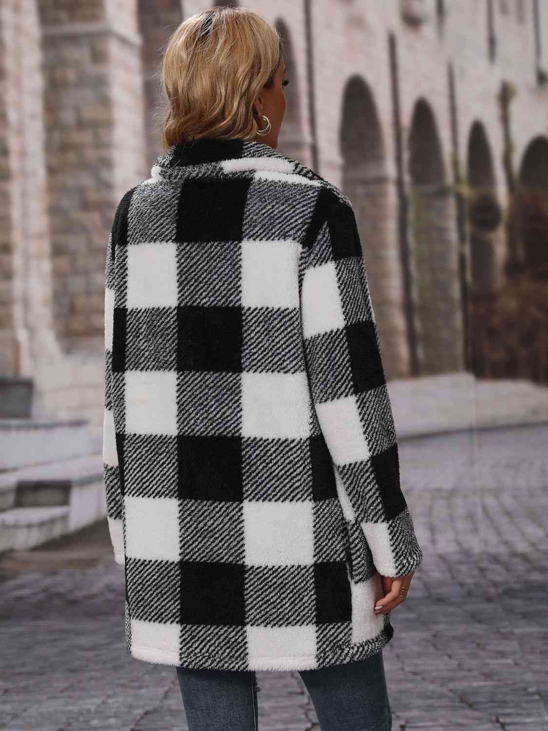 Manteau à col à carreaux avec poches