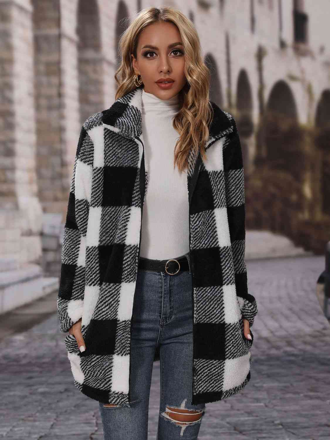 Manteau à col à carreaux avec poches