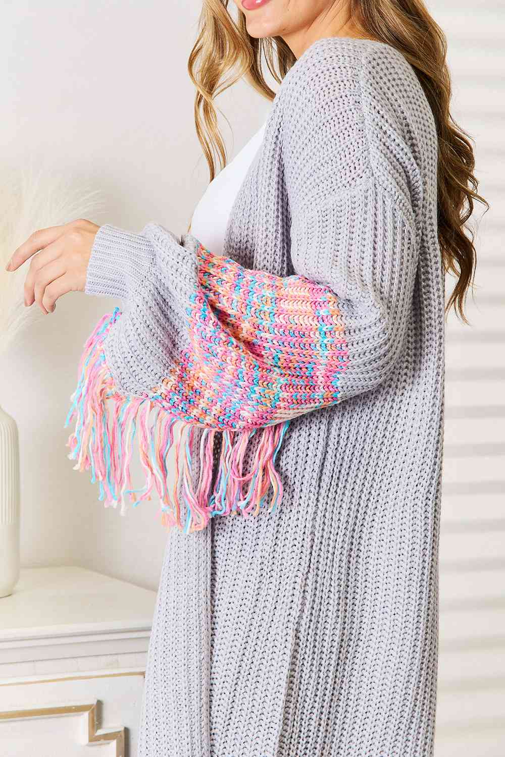 Cardigan tissé à manches frangées droites et épaules tombantes