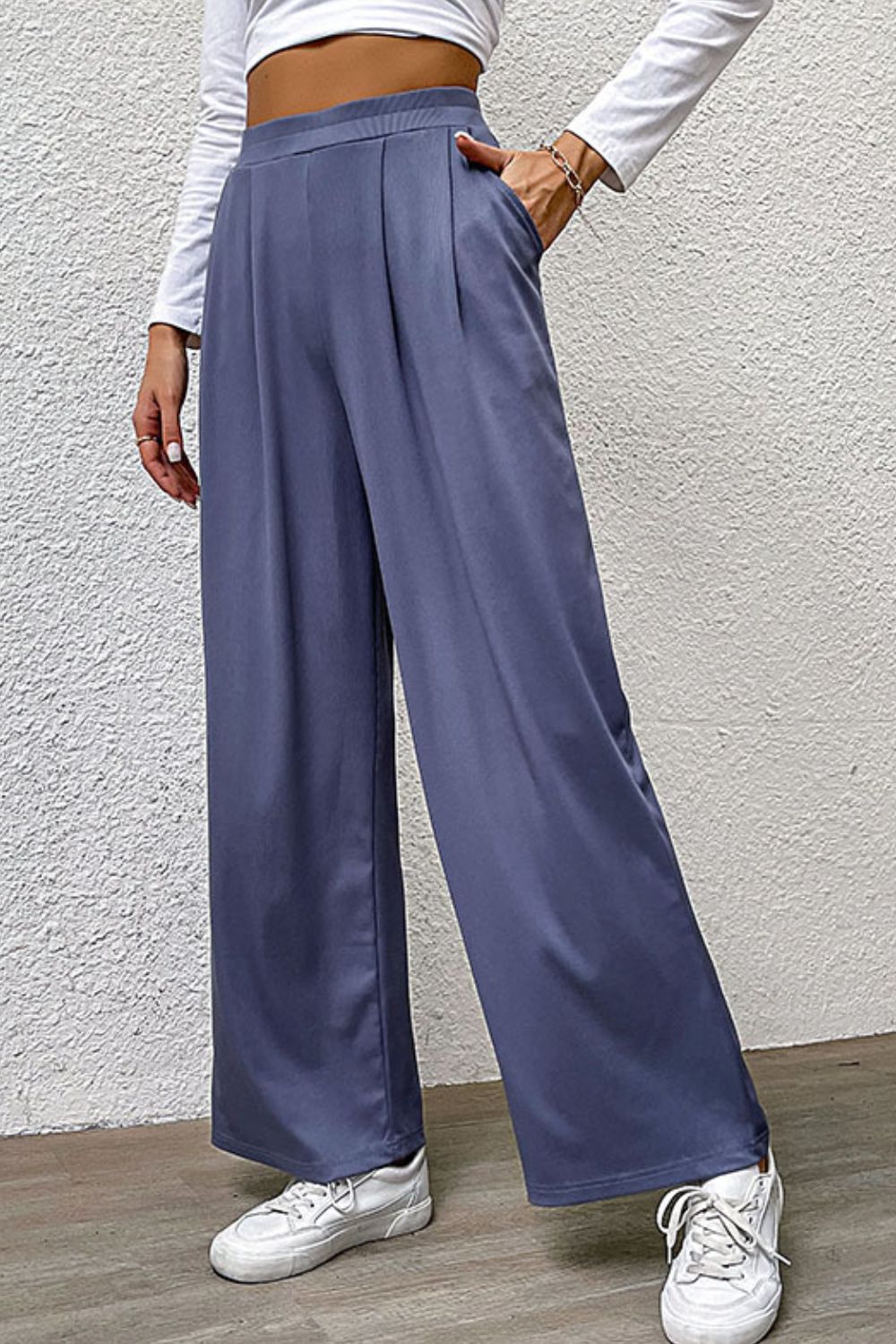 Pleated Detail Wide-Leg Pants with Pockets